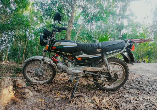 Moto, scooter, transport traditionnel à deux roues en Asie — Photo
