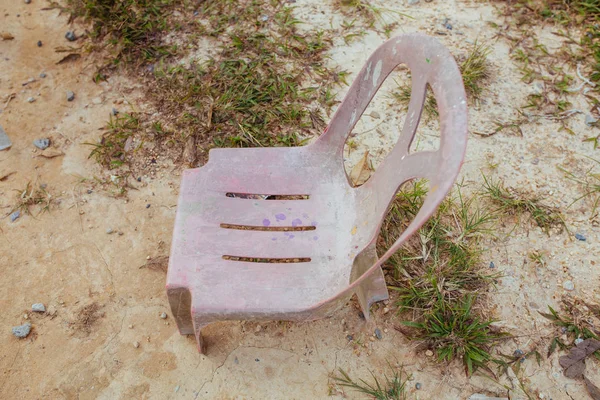 Πλαστικές καρέκλες στο δρόμο το καλοκαίρι Ασία — Φωτογραφία Αρχείου