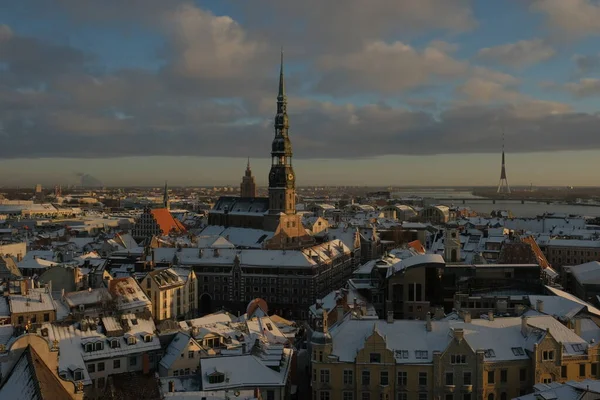 Iglesia de San Pedro de la ciudad de Riga, Down town Cathedral winter day — Foto de Stock