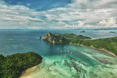 Cennet Phi-Phi Adası, Tayland İHA uçuşunda doğal park rezervasyonu.