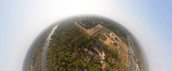Temple Angkor Wat au Cambodge, 360 VR panorama drone shot — Photo