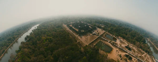 Angkor Wat Tempel in Cambodja, 360 Vr panorama drone shot — Stockfoto