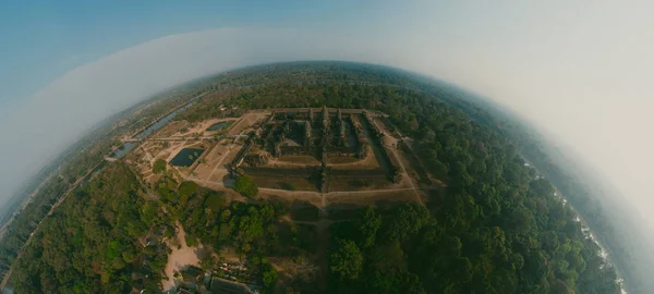 Angkor Wat Tempel in Cambodja, 360 Vr panorama drone shot — Stockfoto