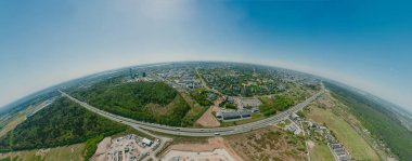 Almanya 'da Autobahn' daki arabalar güzel yolları hızla sürüyorlar. Panorama