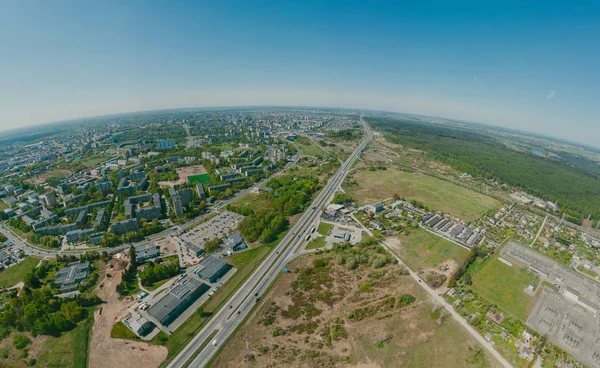Coches en la Autobahn en Alemania conducción rápida hermosa carretera. Panorama — Foto de Stock