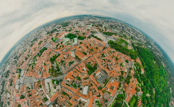 Vilna Casco antiguo, el centro histórico de Lituania, ciudad europea. 360 VR panorama — Foto de Stock