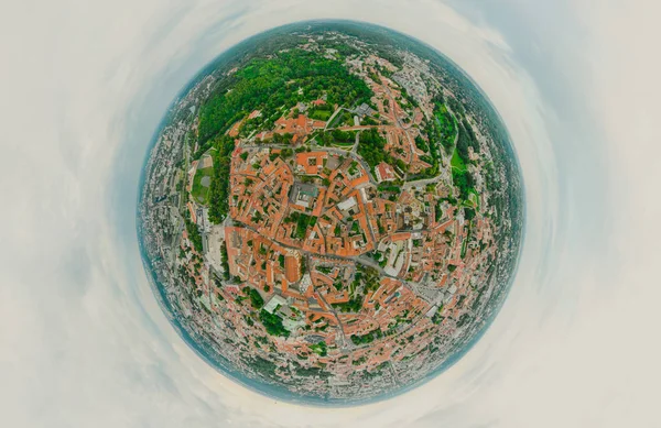 Vilna Casco antiguo, el centro histórico de Lituania, ciudad europea. 360 VR panorama — Foto de Stock