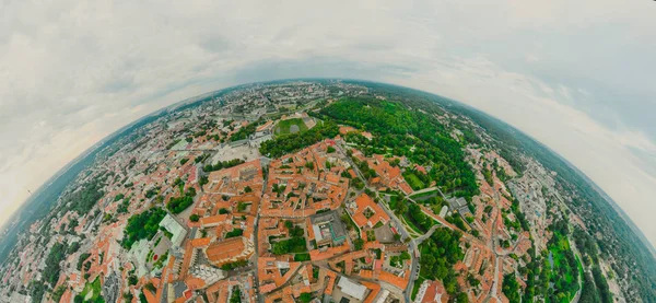 Vilna Casco antiguo, el centro histórico de Lituania, ciudad europea. 360 VR panorama — Foto de Stock