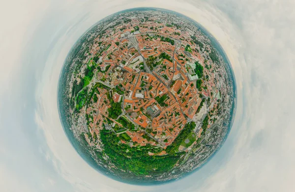 Vilna Casco antiguo, el centro histórico de Lituania, ciudad europea. 360 VR panorama — Foto de Stock