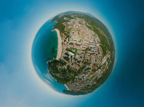 스페인 여름에 지중해에 있는 lloret de Mar. 360 VR 드론 샷 — 스톡 사진