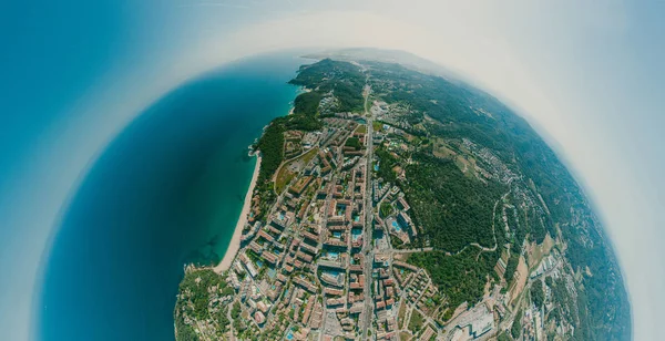 Lloret de Mar Ciudad en el Mar Mediterráneo en verano España. 360 vr Drone tiro —  Fotos de Stock