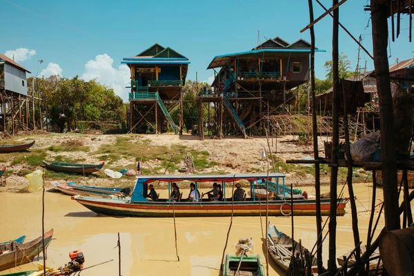 Floating Village in Cambodia Kampong Phluk Pean Bang, Tonle Sap Lake — Stock Photo, Image