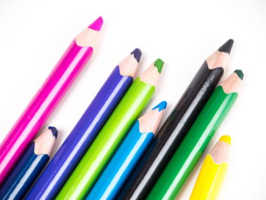 farklı renkli kalemler