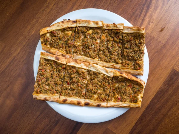 Παραδοσιακή τουρκική βόειο κρέας Pide — Φωτογραφία Αρχείου