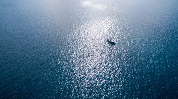 Buque aéreo flotante —  Fotos de Stock