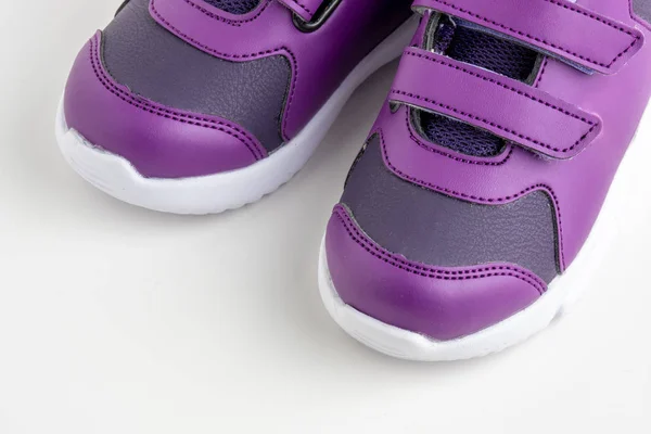 Zapatos de deporte púrpura — Foto de Stock