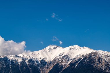 karlı dağ silsilesi