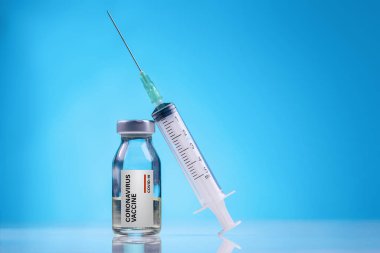 Mavi arka planda Coronavirus Aşısı / Corona Virüsü Aşısı kavramı