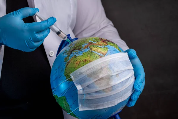 Doctor Vaccinating Earth Because Coronavirus Blue Medical Gloves — Stock Photo, Image