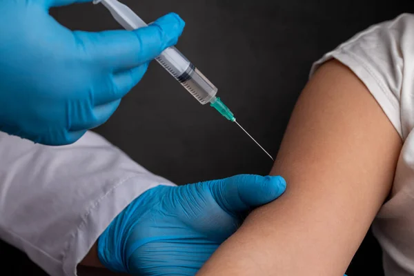 Doctor Vaccinates Child Stop Coronavirus Other Pandemic Diseases — Stock Photo, Image