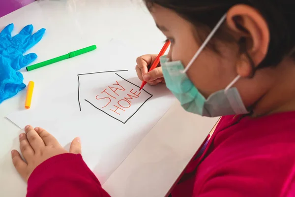 Menina Pequena Com Stay Home Draw Conceito Quaranatina Por Coroonavírus — Fotografia de Stock