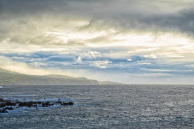 Atlantik Okyanusu kıyısında San Miguel adasında, Azores, Portekiz