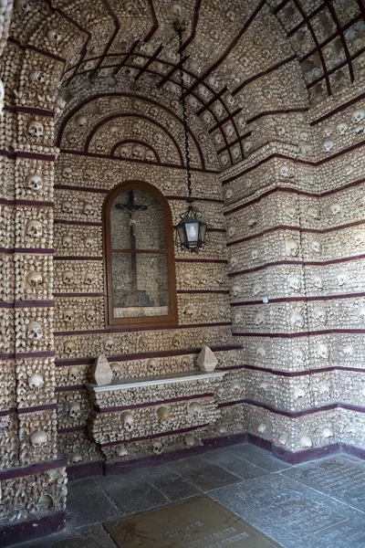 ポルトガル ファロの骨礼拝堂で骨で作られた壁 — ストック写真