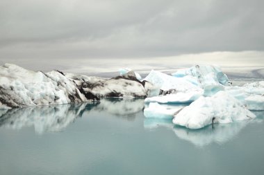 İzlanda 'da buz gölü.