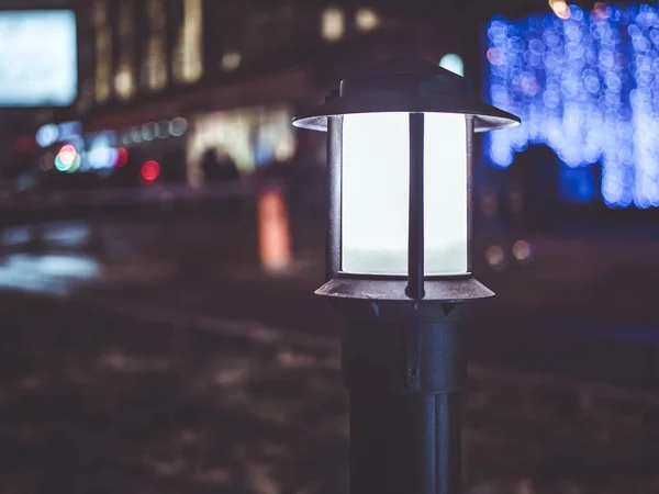 Gece Şehir Işık Karanlık Sokaklarda — Stok fotoğraf