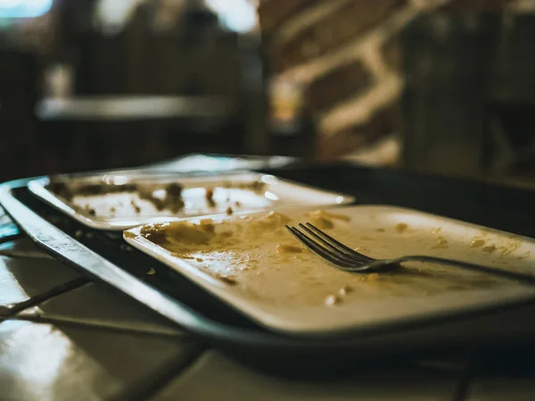Puste Naczynia Brudne Jedzenie Restauracji — Zdjęcie stockowe