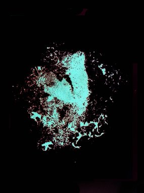 izole renk sıçramaları ve siyah adam vuruşları