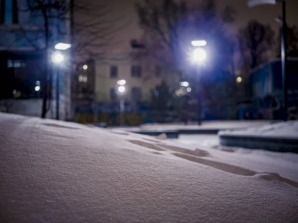 Nachtwinterschnee Der Stadt Und Hintergrundlicht — Stockfoto