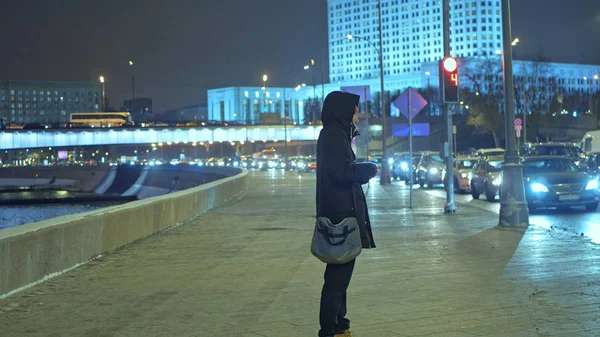 Man Walks Road Night City Street — Stock Photo, Image