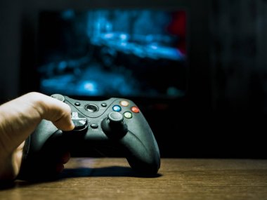 izole gamepad video oyun denetleyicisi masada