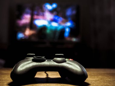 izole gamepad video oyun denetleyicisi masada