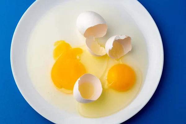 Rozbite Białe Jajko Talerzu Przygotowania Potraw Spożywczych — Zdjęcie stockowe