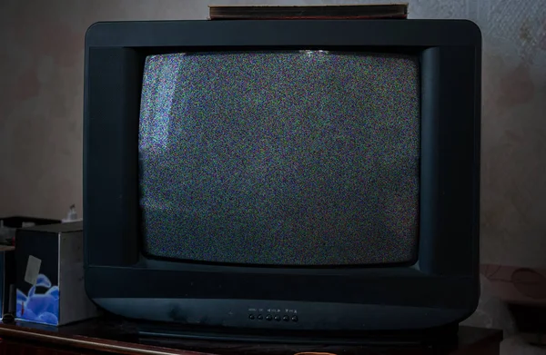 A régi vintage tv zajos textúrával otthon — Stock Fotó