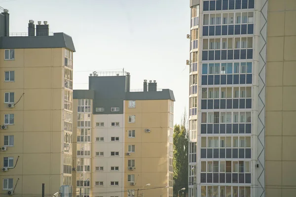 Extérieur Abstrait Bâtiment Vivant Bloc Ftlat Dans Ville — Photo