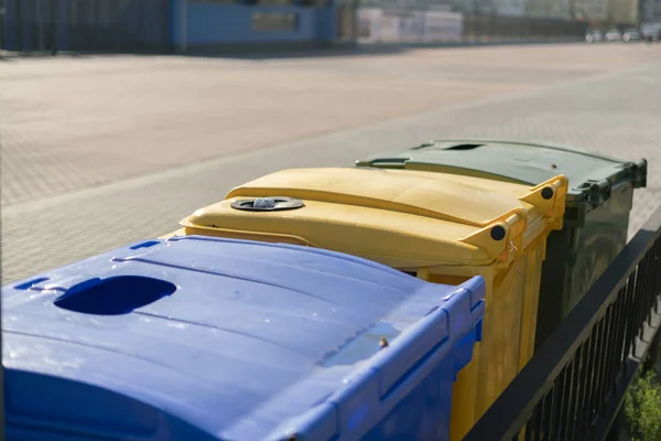 Tri Des Déchets Trois Poubelles Couleur Dans Ville Recyclage — Photo