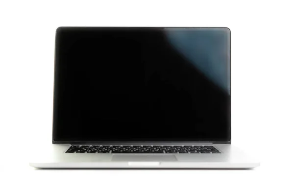 白い背景にある隔離されたシンプルなグレーのノートパソコンは — ストック写真