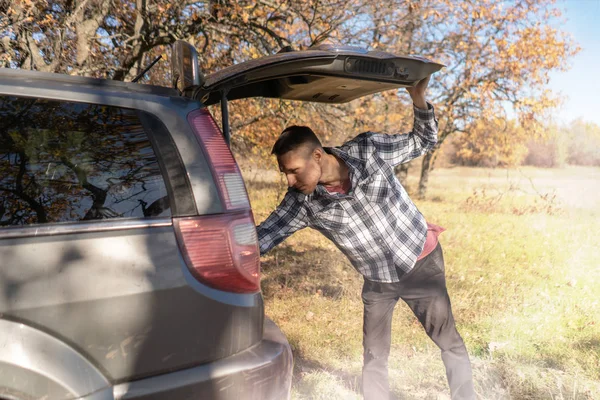Male Tourist Forest Opens Car Trunk Get Some Things — 스톡 사진
