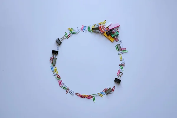 Office writing supplies flat lay in the shape of circle frame with cope space design on white table — 스톡 사진