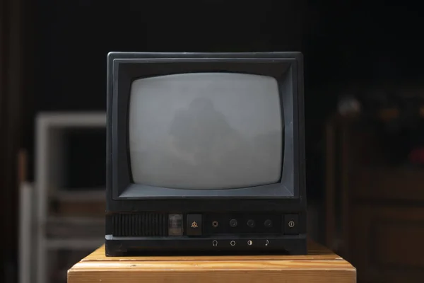 Old fashioned vintage tv television on the shelf at home — Zdjęcie stockowe