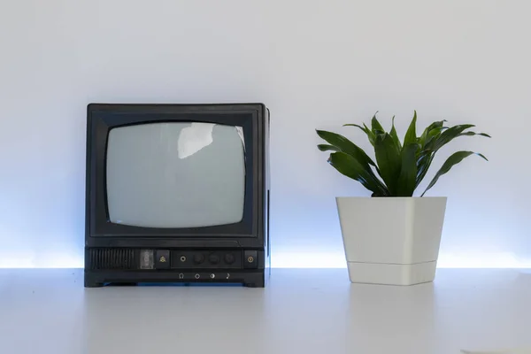 Régimódi Vintage Televízió Polcon Otthon — Stock Fotó