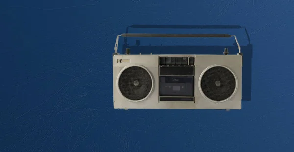 抽象复古简朴的收音机盒式磁带录音机 独立于色彩背景 简朴的音乐听着派对 — 图库照片