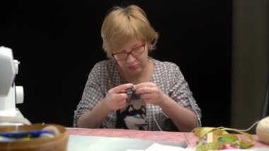 Çalışan terzinin kamera görüntülerini kapat 