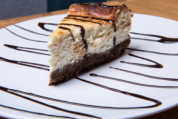 çikolata soslu Cheesecake