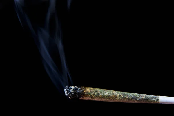 Marijuana joint with smoke — Stock Photo, Image