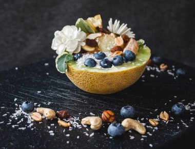 Kahvaltı meyve kase