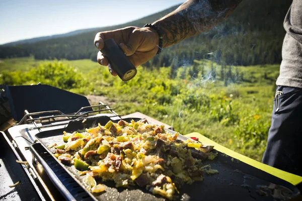 Ein Camper Bereitet Das Frühstück Auf Einem Propangaskocher Yampa Colorado — Stockfoto